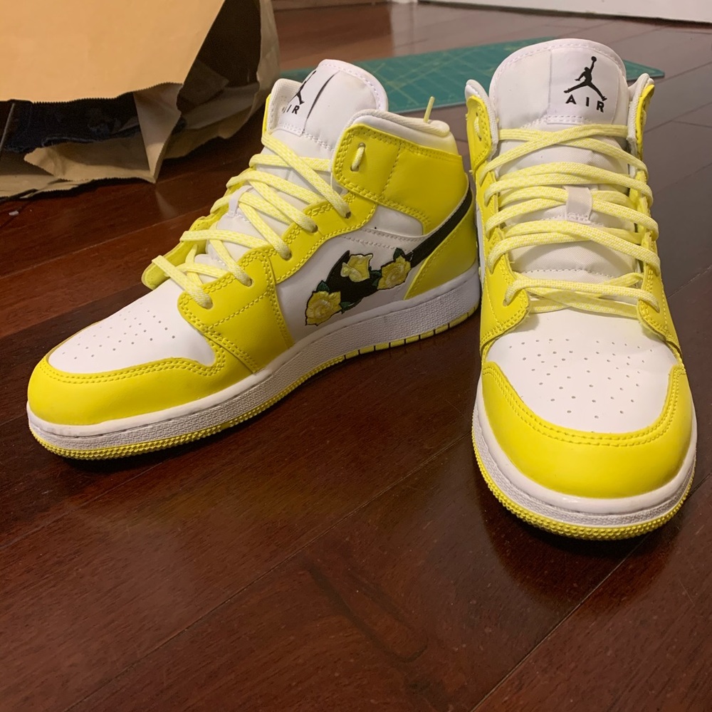 JORDAN AJ 1 MID